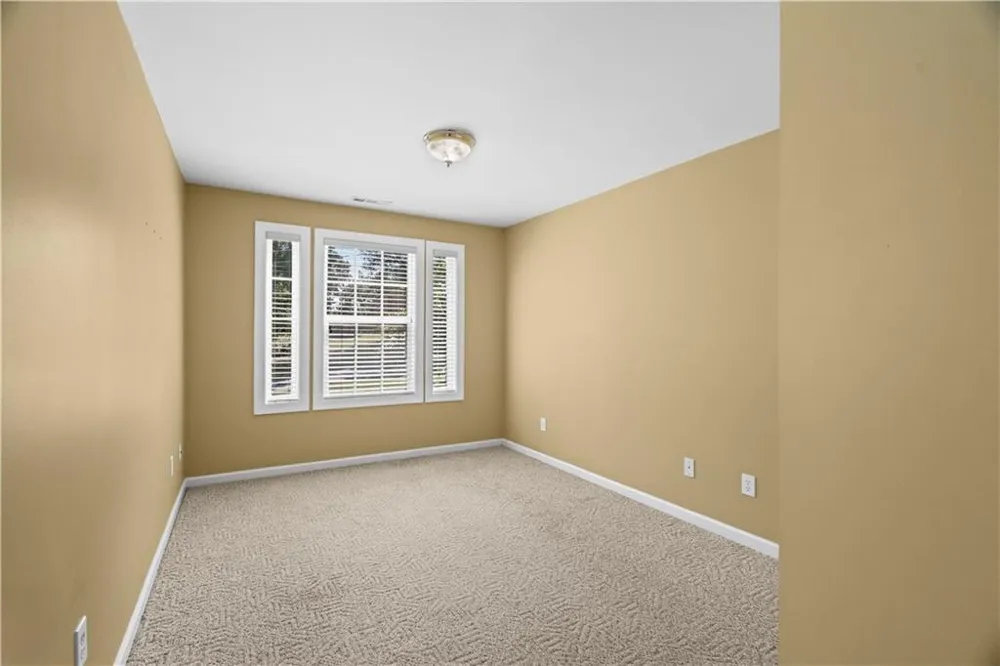 185 Thornwood Drive SE Calhoun, GA 30701