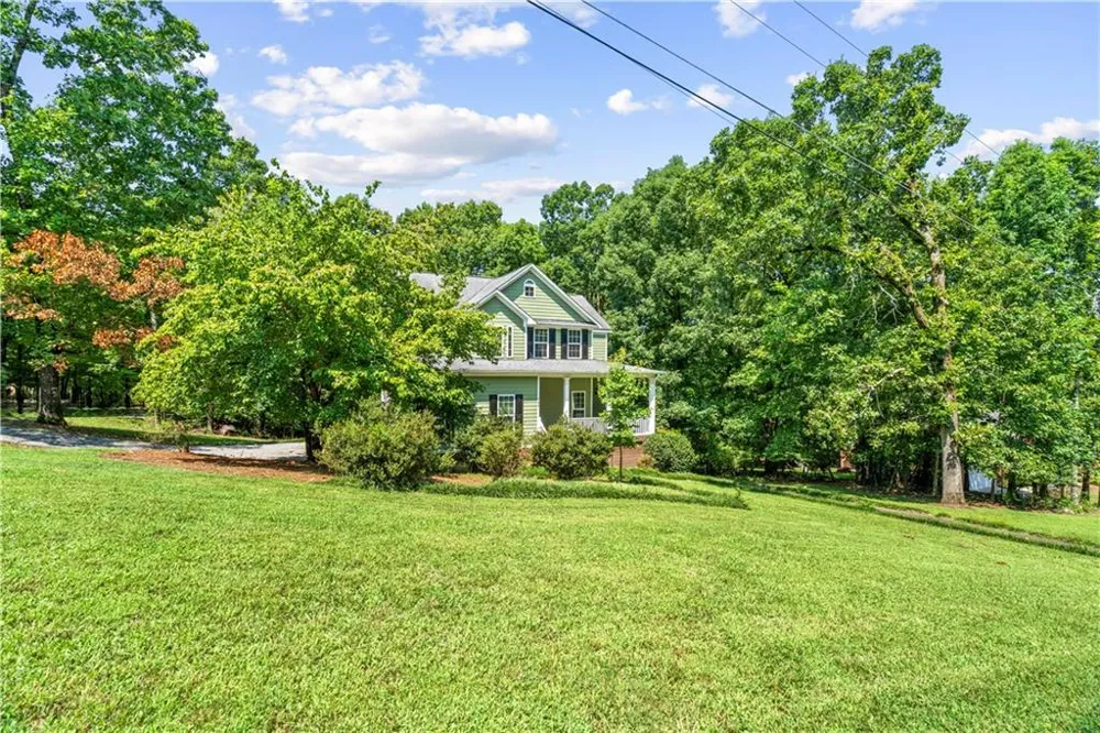 185 Thornwood Drive SE Calhoun, GA 30701