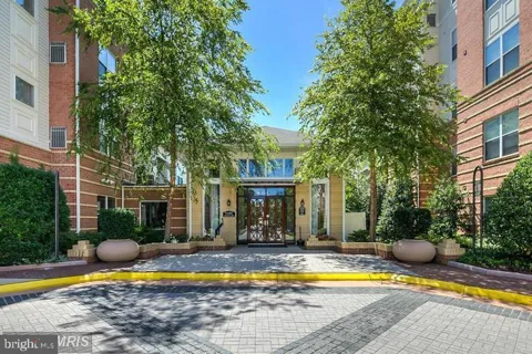9490 VIRGINIA CENTER BOULEVARD #323