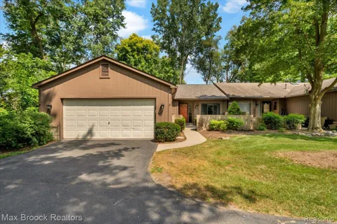 1032 Oak Pointe Drive