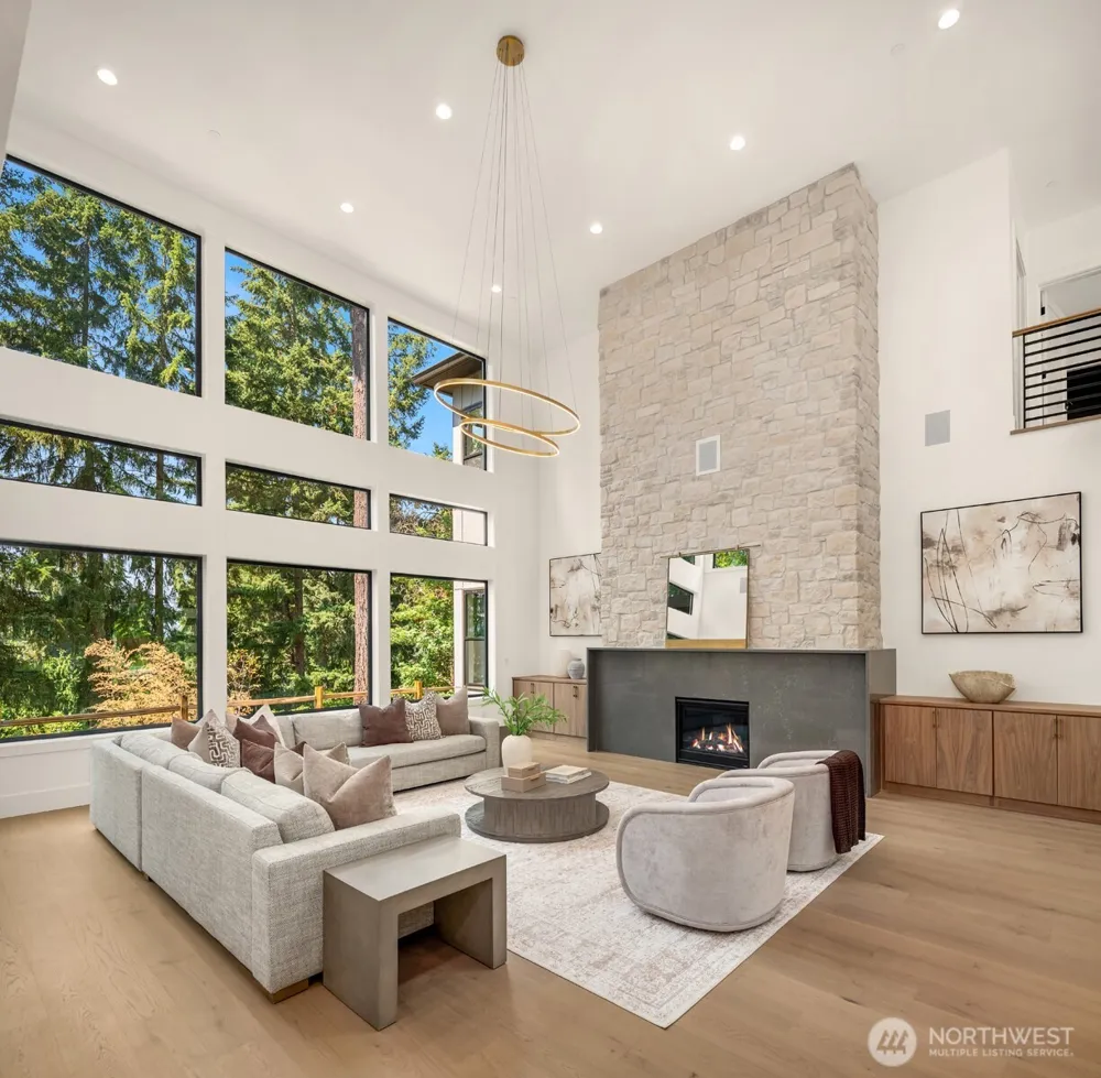 2009 102nd Place SE Bellevue, WA 98004