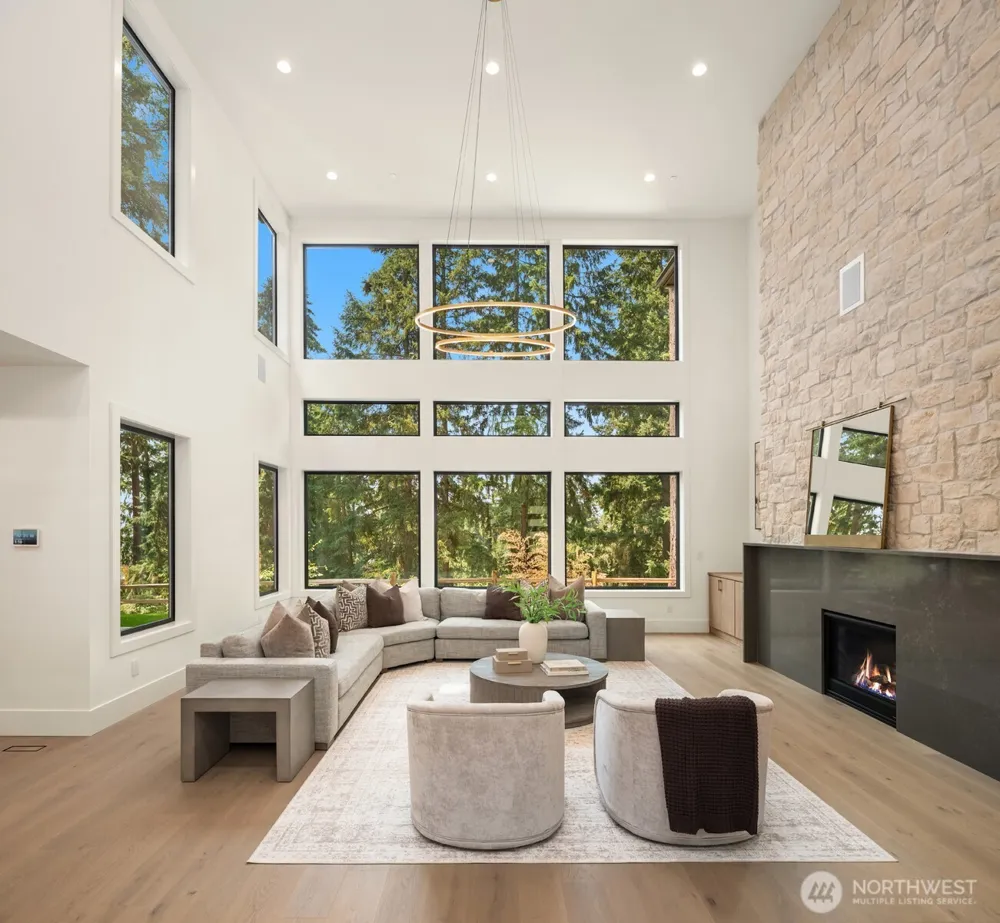 2009 102nd Place SE Bellevue, WA 98004
