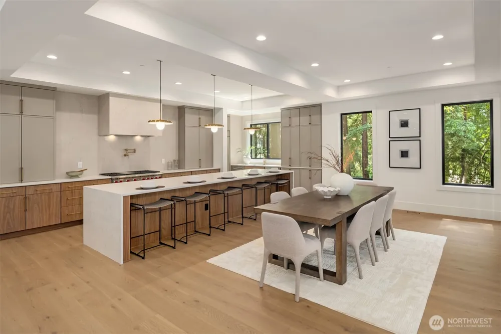 2009 102nd Place SE Bellevue, WA 98004