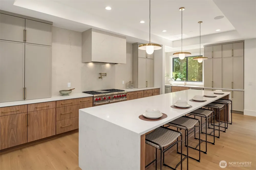 2009 102nd Place SE Bellevue, WA 98004