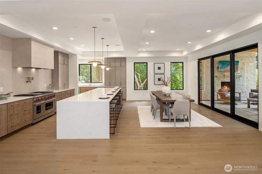 2009 102nd Place SE Bellevue, WA 98004