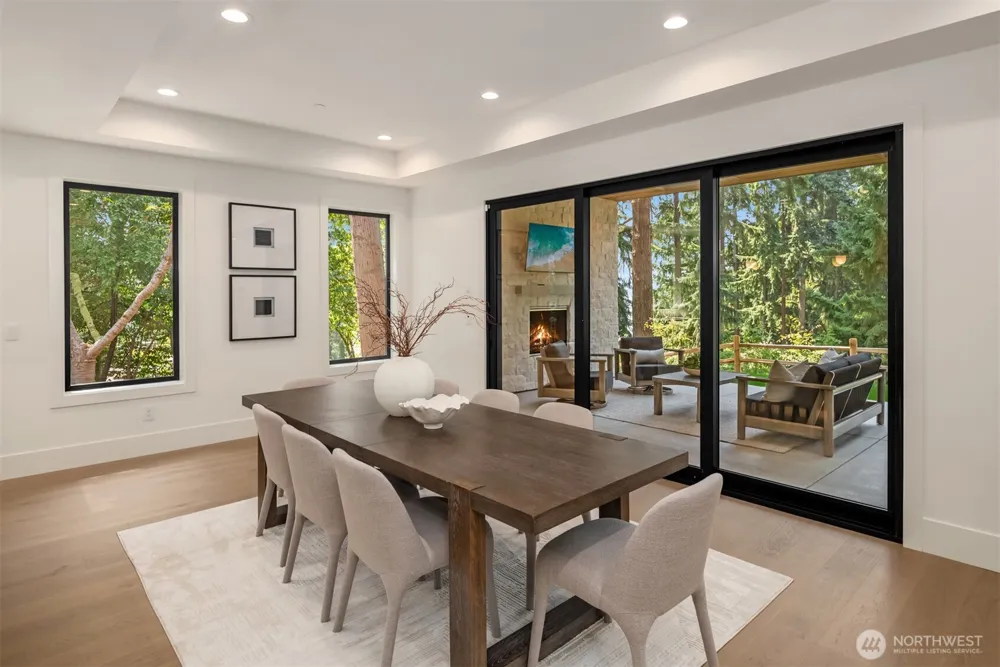 2009 102nd Place SE Bellevue, WA 98004