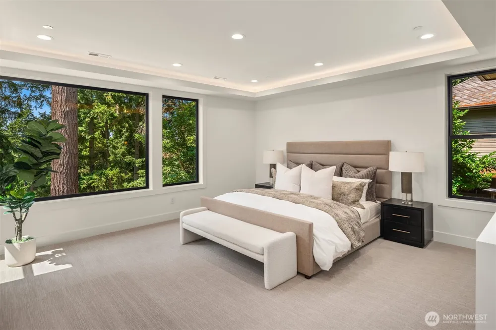 2009 102nd Place SE Bellevue, WA 98004