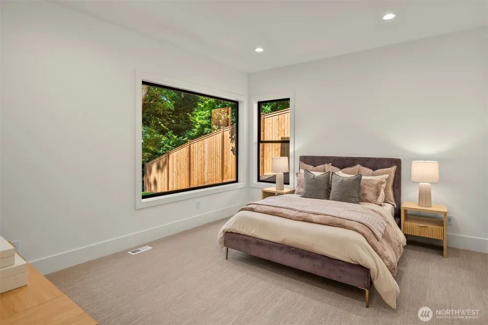 2009 102nd Place SE Bellevue, WA 98004