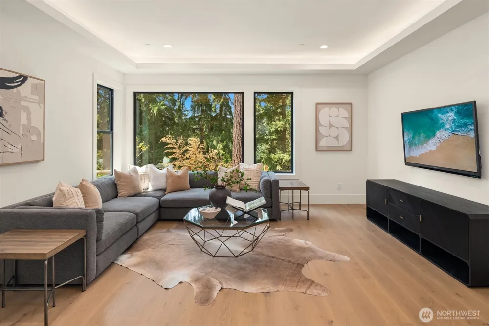 2009 102nd Place SE Bellevue, WA 98004