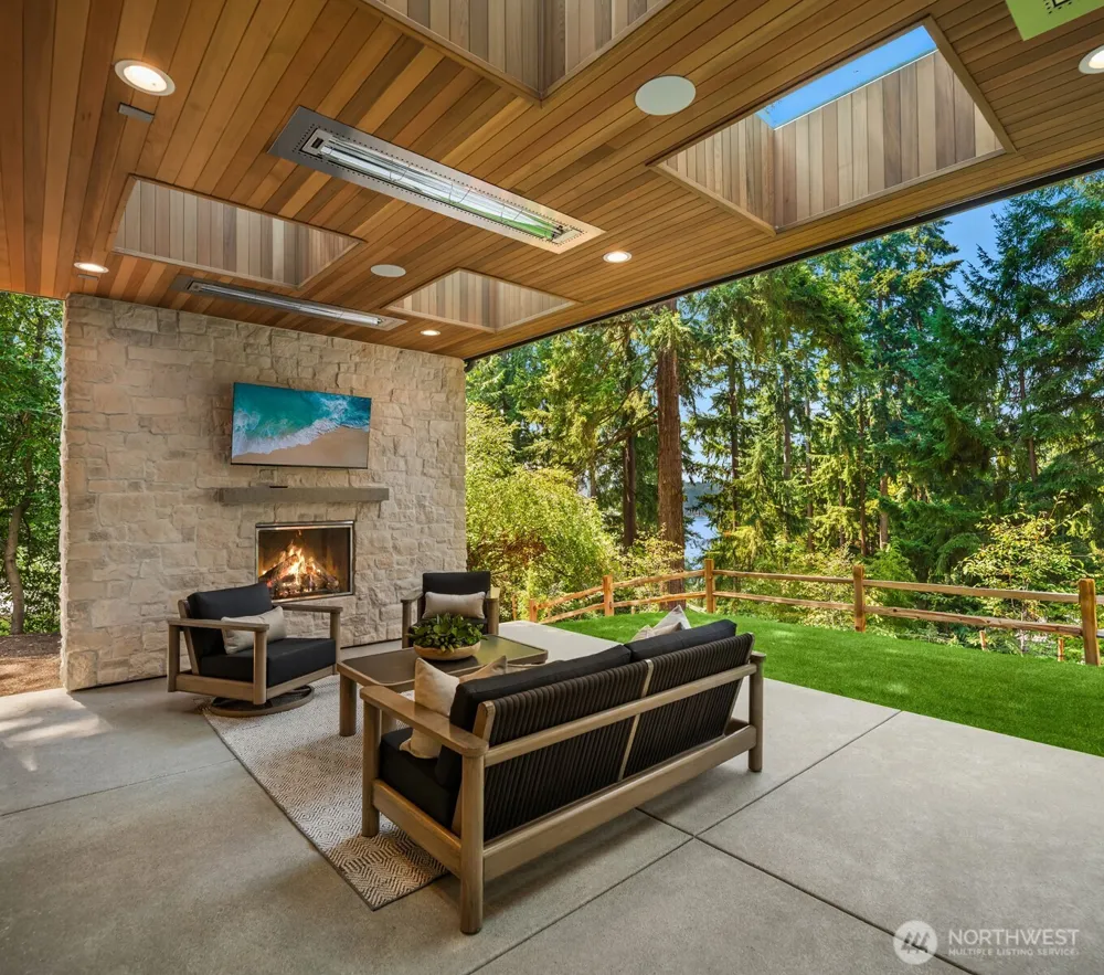 2009 102nd Place SE Bellevue, WA 98004