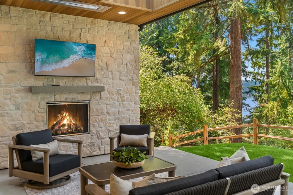 2009 102nd Place SE Bellevue, WA 98004
