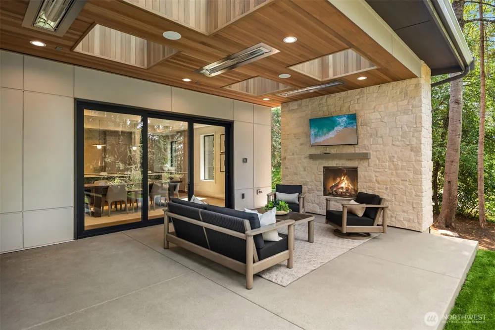 2009 102nd Place SE Bellevue, WA 98004