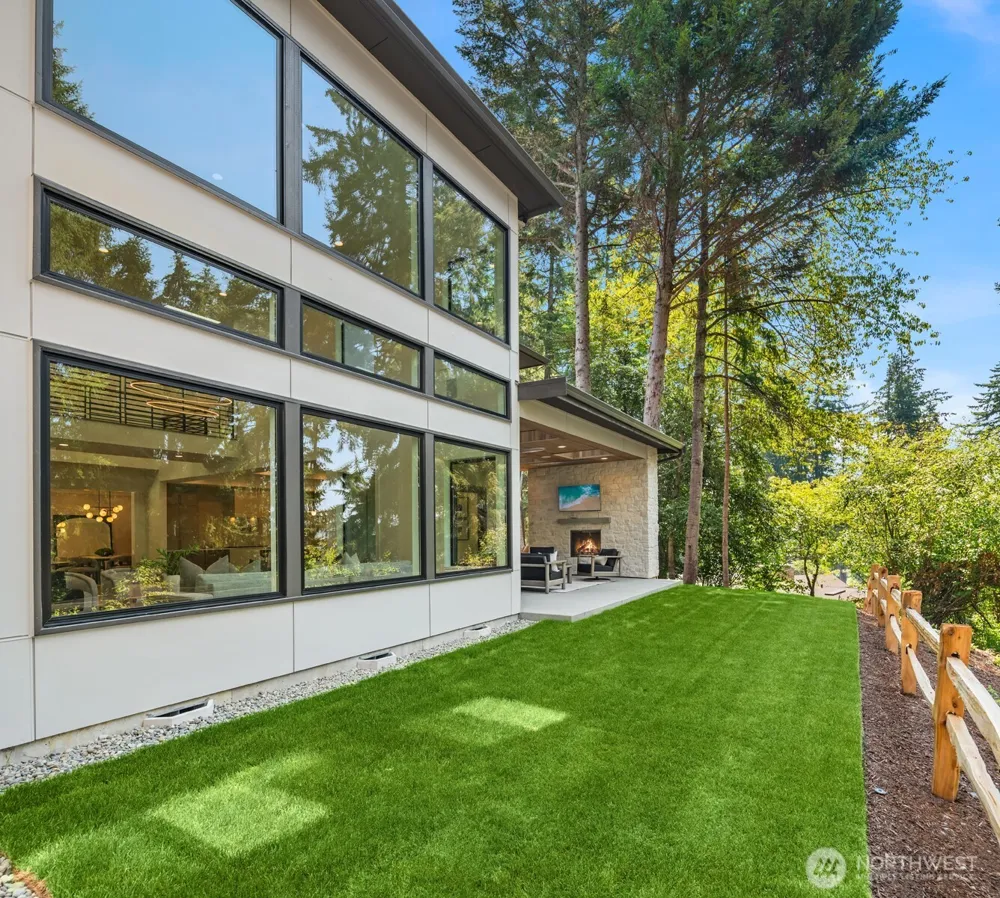 2009 102nd Place SE Bellevue, WA 98004