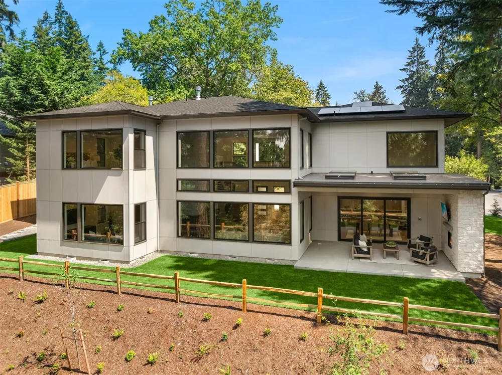 2009 102nd Place SE Bellevue, WA 98004