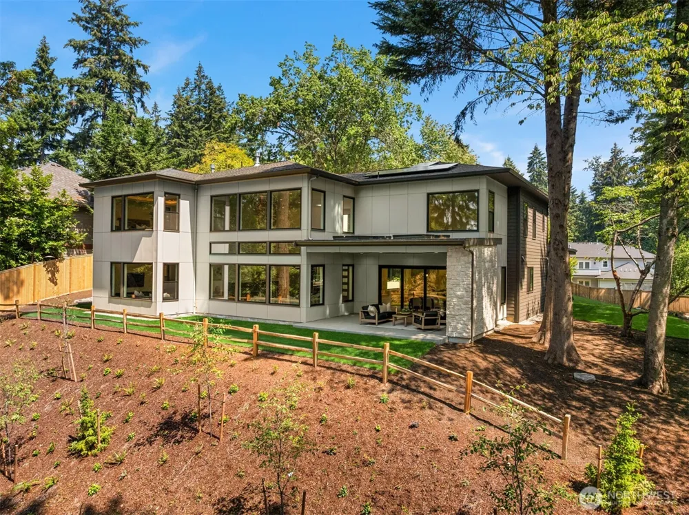 2009 102nd Place SE Bellevue, WA 98004