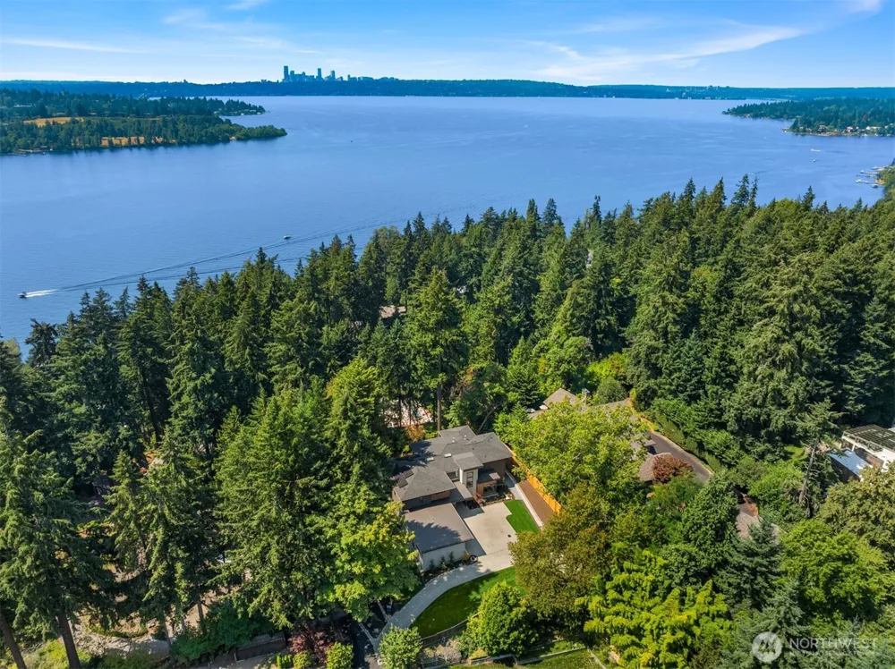 2009 102nd Place SE Bellevue, WA 98004