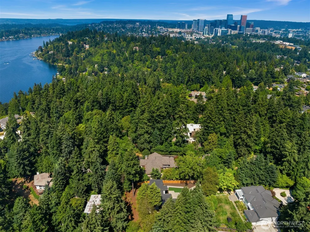 2009 102nd Place SE Bellevue, WA 98004