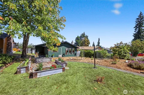 823 W 15th Street