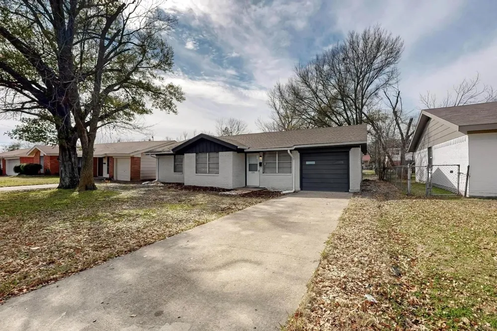 1208 S Benton Street Corsicana, TX 75110