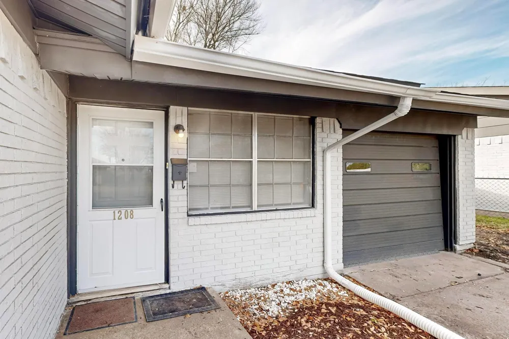 1208 S Benton Street Corsicana, TX 75110