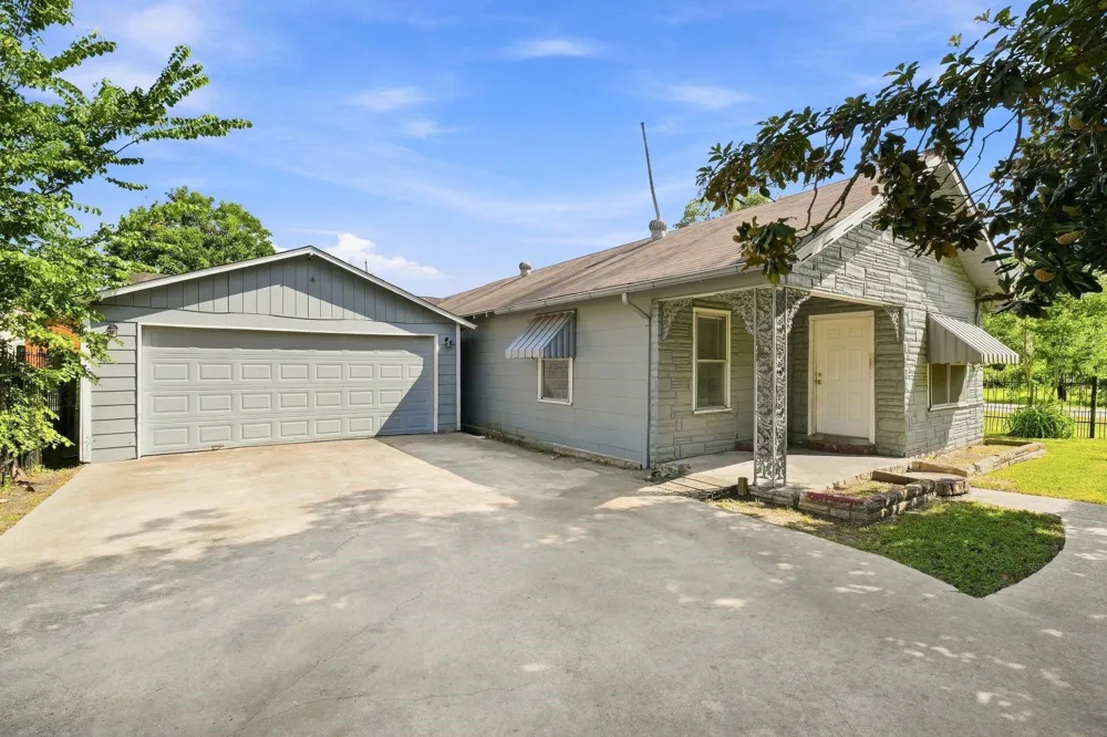 319 W 1st Street Crosby, TX 77532