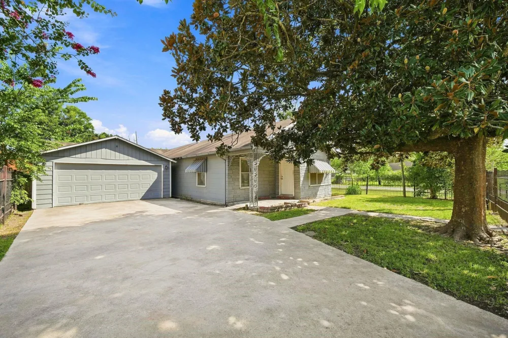 319 W 1st Street Crosby, TX 77532