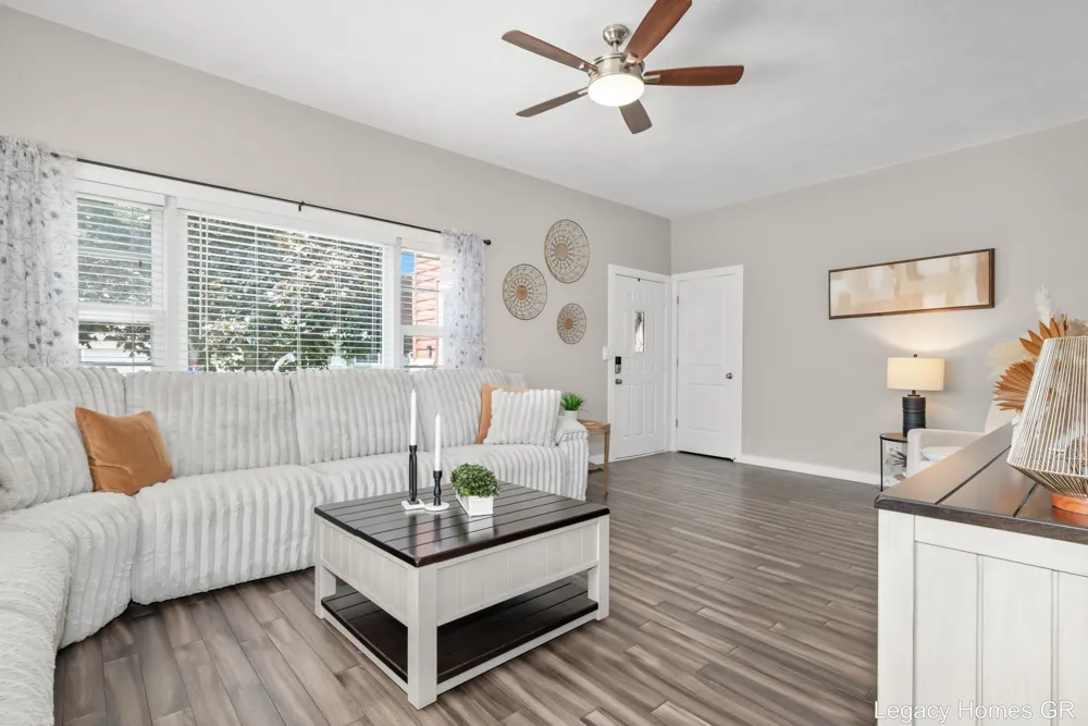 1042 Patton Avenue NW Grand Rapids, MI 49504