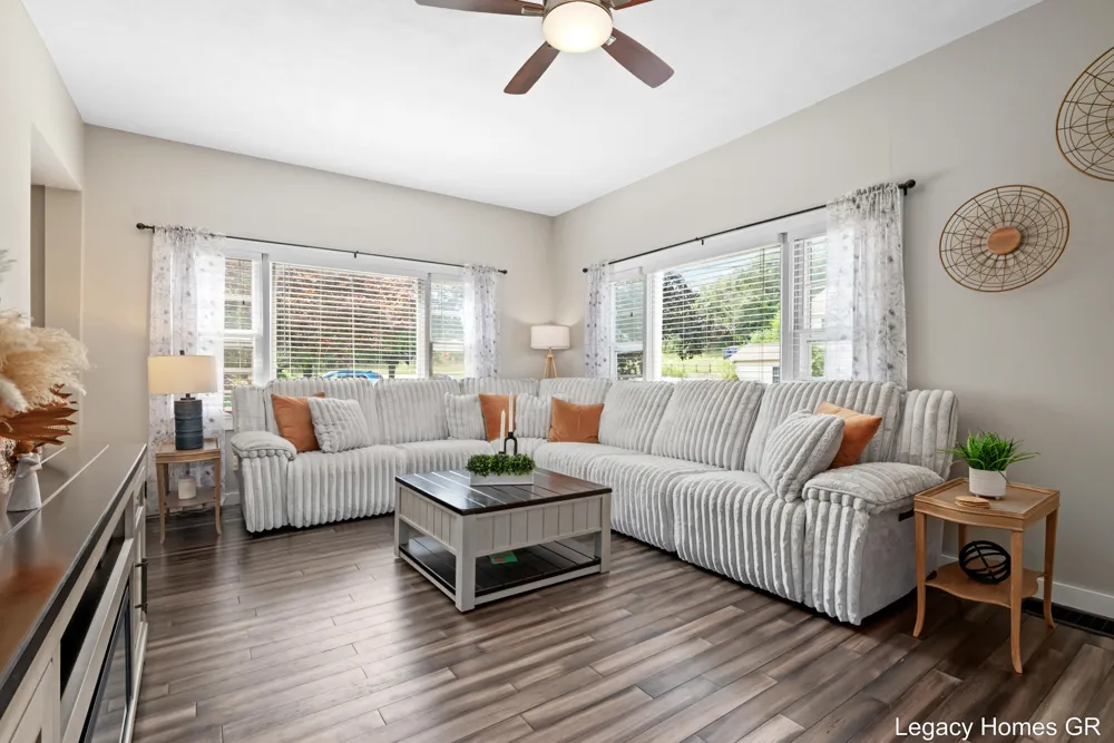 1042 Patton Avenue NW Grand Rapids, MI 49504