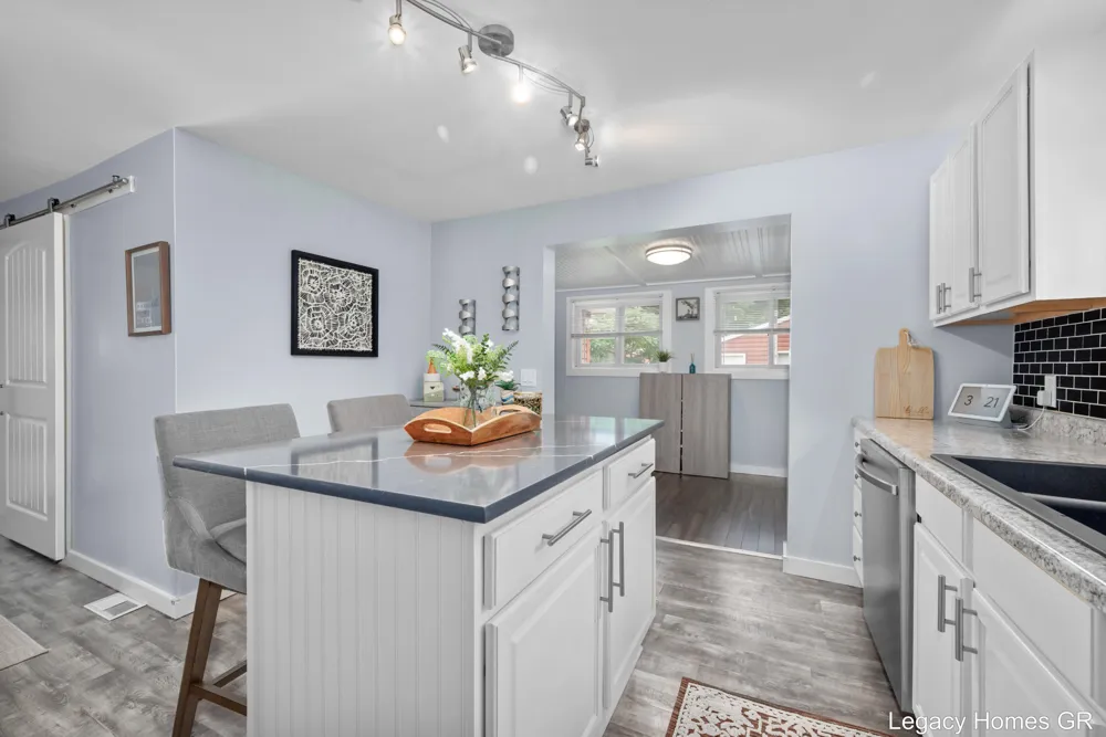 1042 Patton Avenue NW Grand Rapids, MI 49504