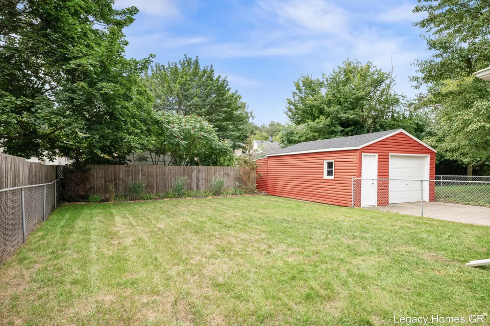 1042 Patton Avenue NW Grand Rapids, MI 49504