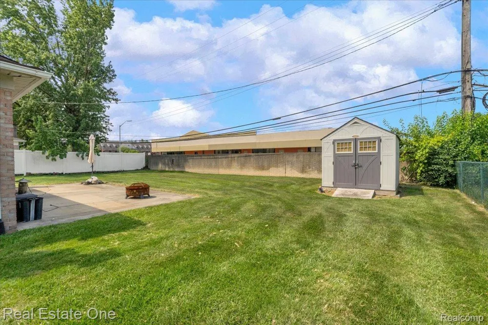 5063 Abington Drive Troy City, MI 48085