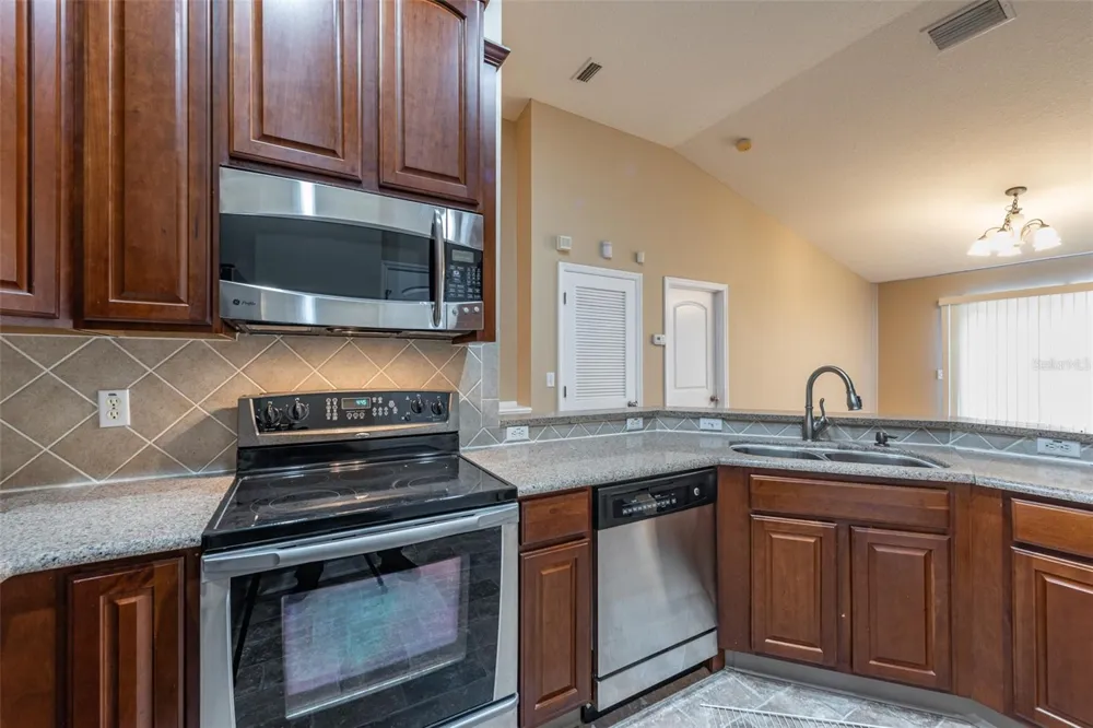6750 EAGLE FEATHER DRIVE Riverview, FL 33578