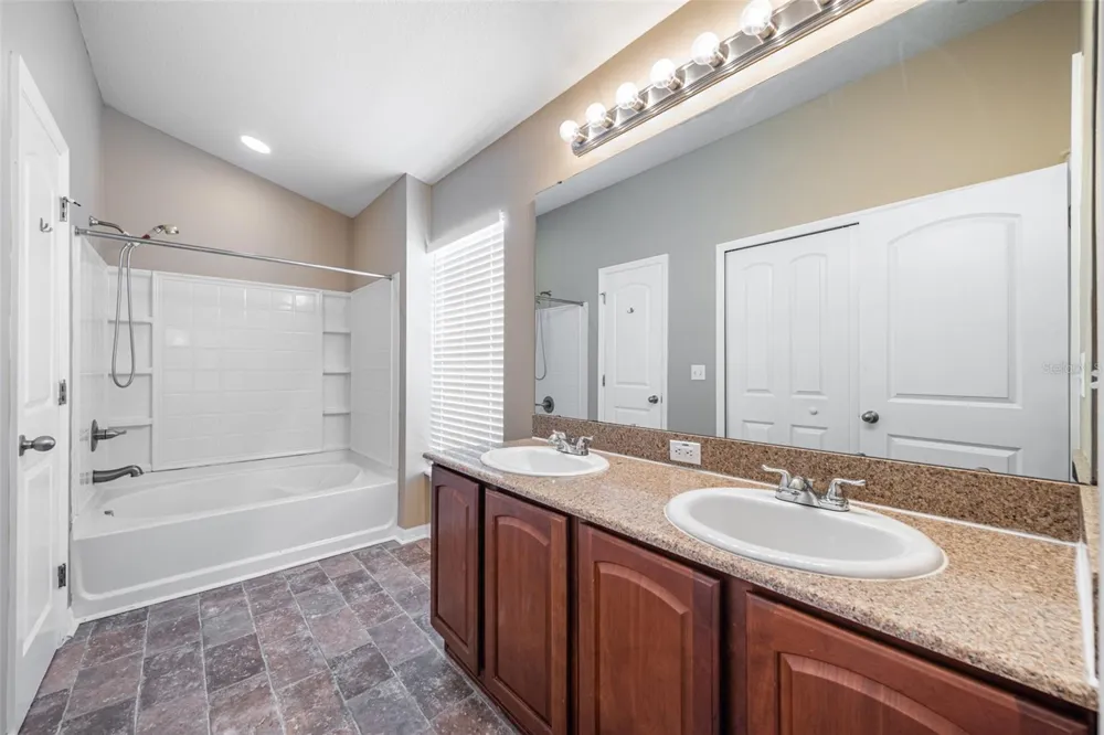 6750 EAGLE FEATHER DRIVE Riverview, FL 33578
