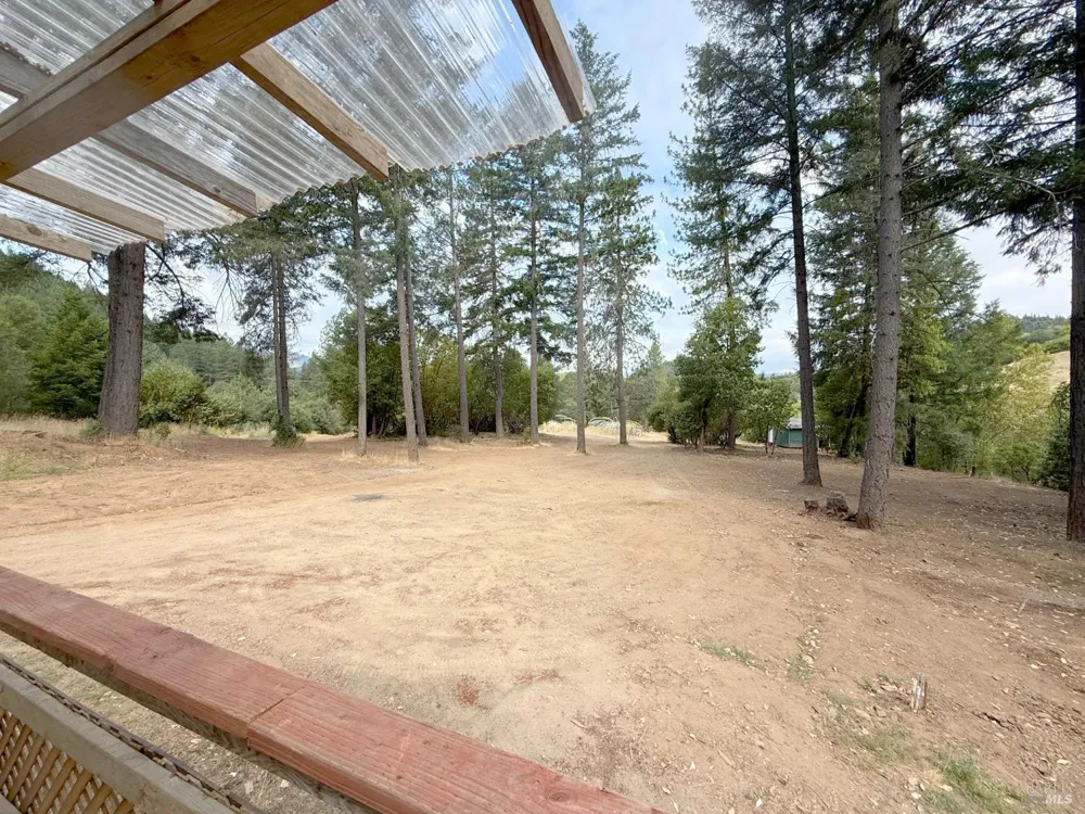 940 Woodman Creek Laytonville, CA 95454