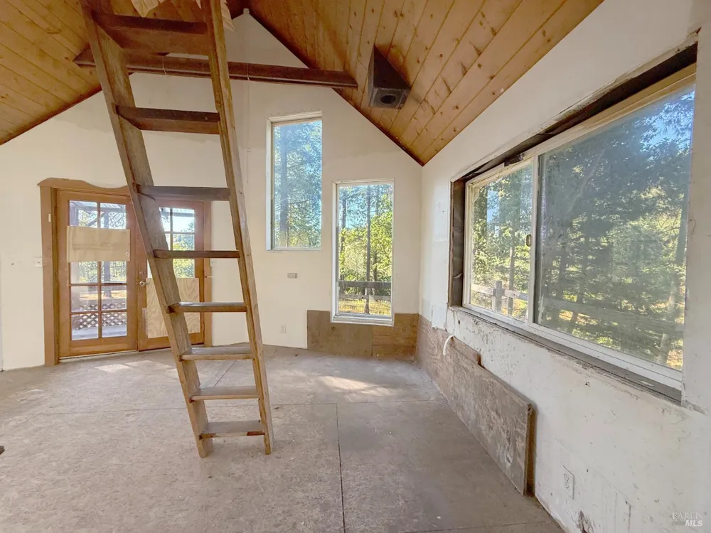 940 Woodman Creek Laytonville, CA 95454