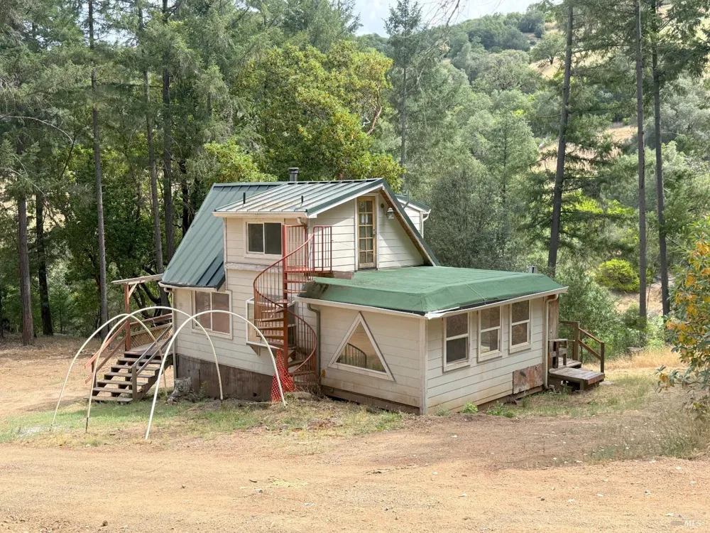 940 Woodman Creek Laytonville, CA 95454
