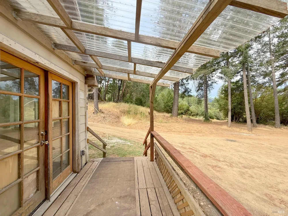940 Woodman Creek Laytonville, CA 95454