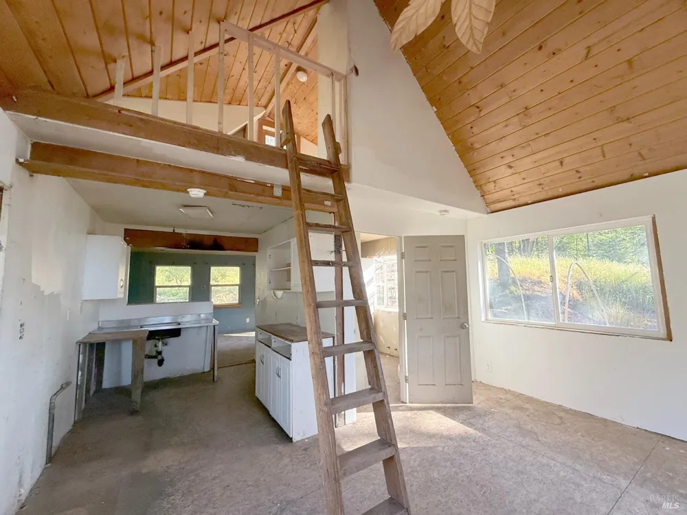940 Woodman Creek Laytonville, CA 95454