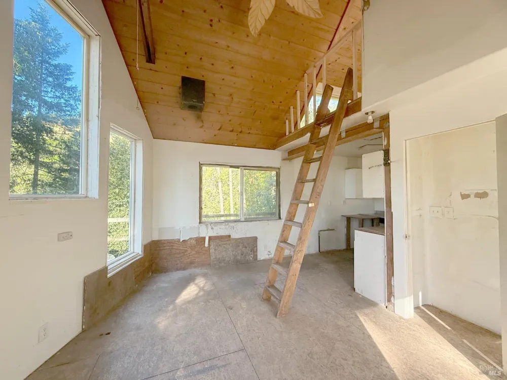 940 Woodman Creek Laytonville, CA 95454