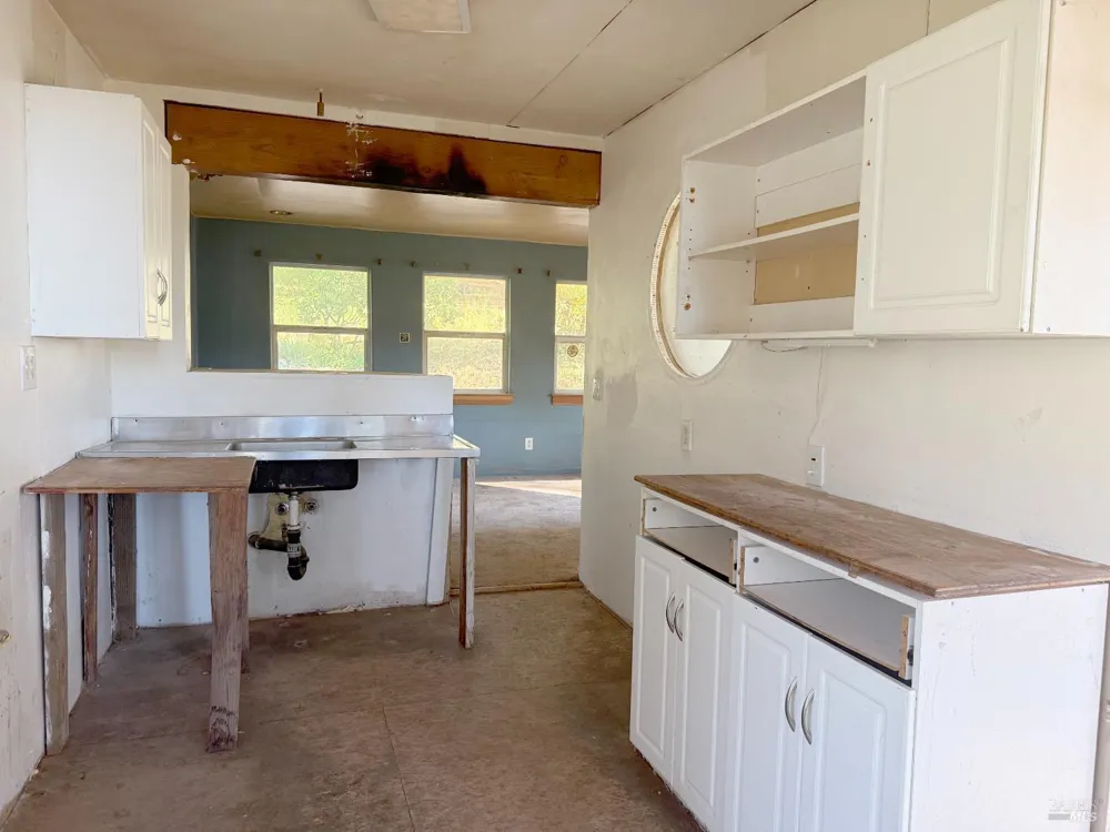 940 Woodman Creek Laytonville, CA 95454