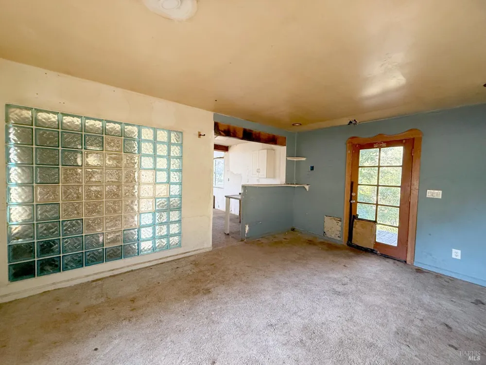 940 Woodman Creek Laytonville, CA 95454