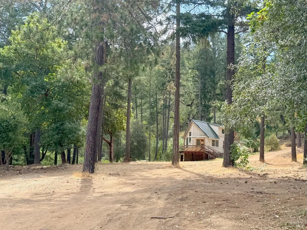 940 Woodman Creek Laytonville, CA 95454