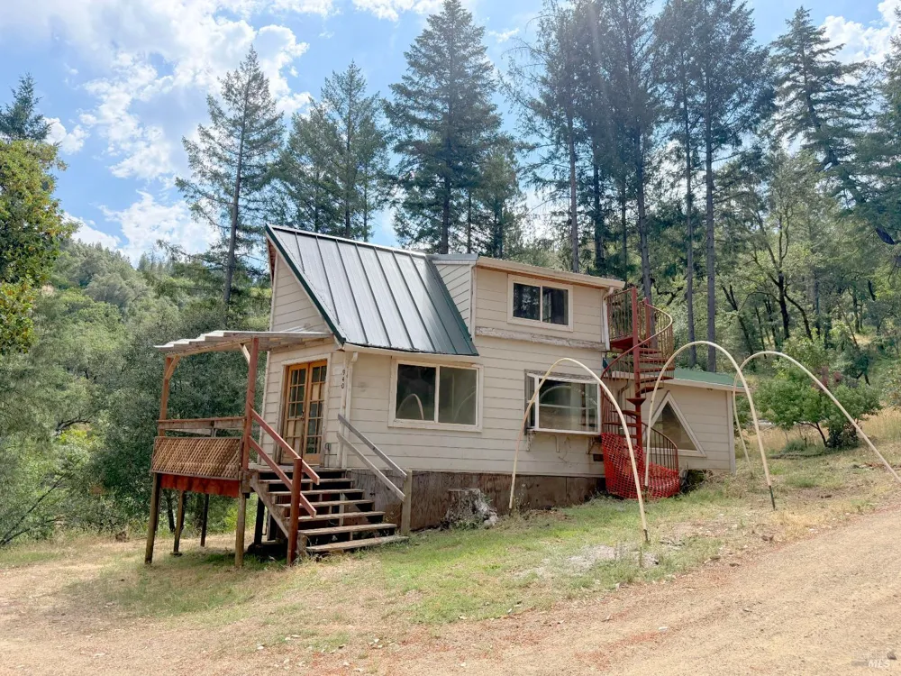 940 Woodman Creek Laytonville, CA 95454