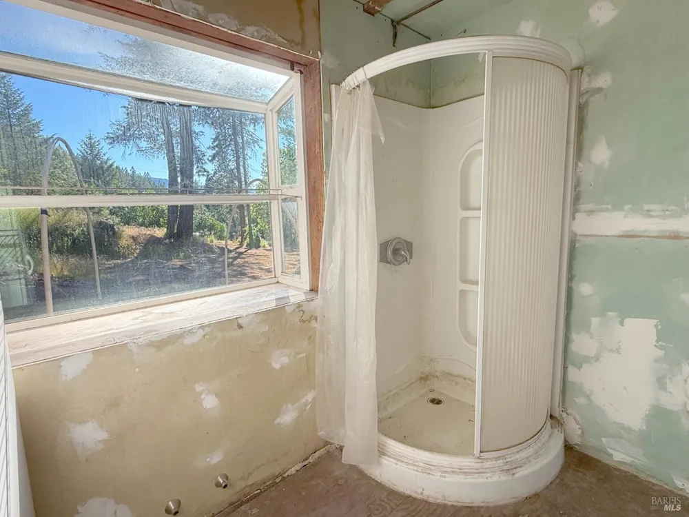 940 Woodman Creek Laytonville, CA 95454