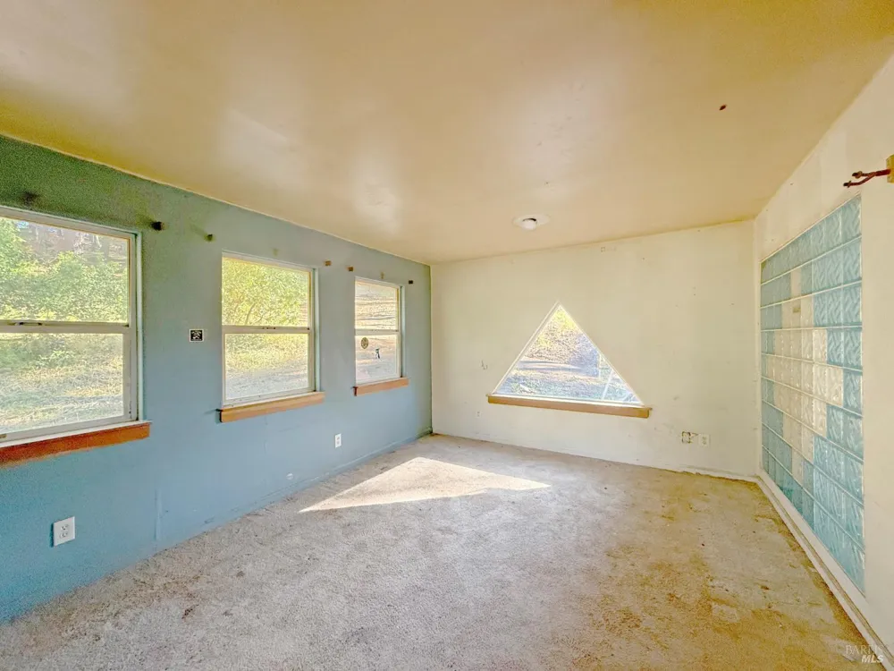 940 Woodman Creek Laytonville, CA 95454