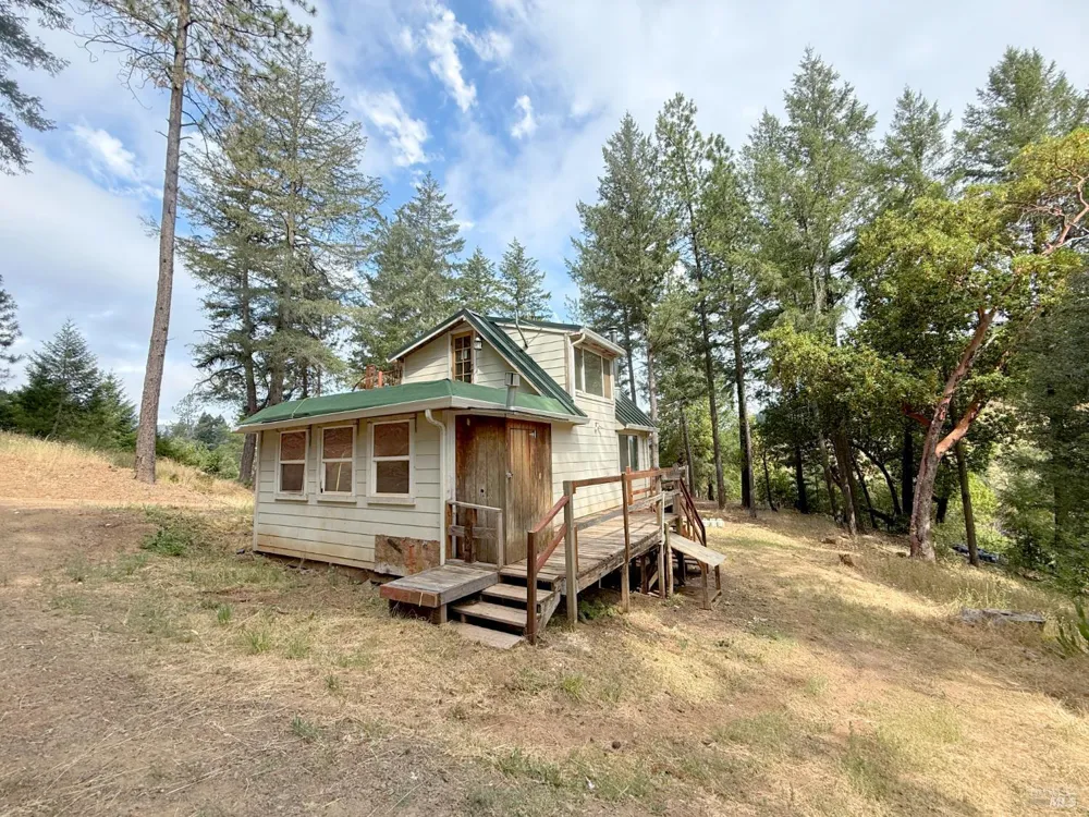 940 Woodman Creek Laytonville, CA 95454
