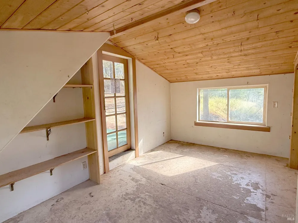 940 Woodman Creek Laytonville, CA 95454