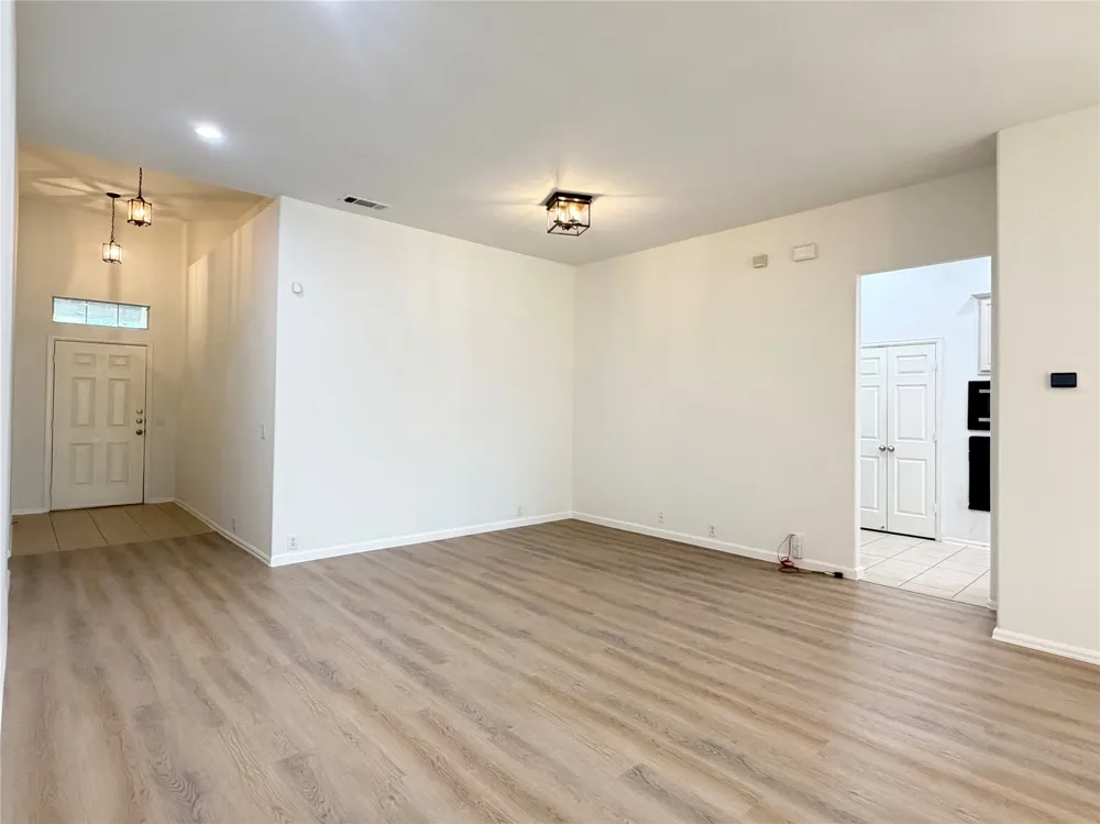 2811 Barco Grand Prairie, TX 75054