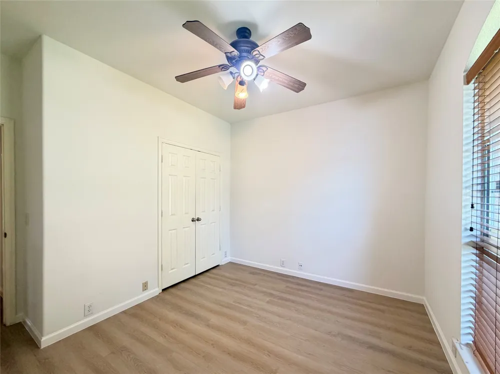 2811 Barco Grand Prairie, TX 75054