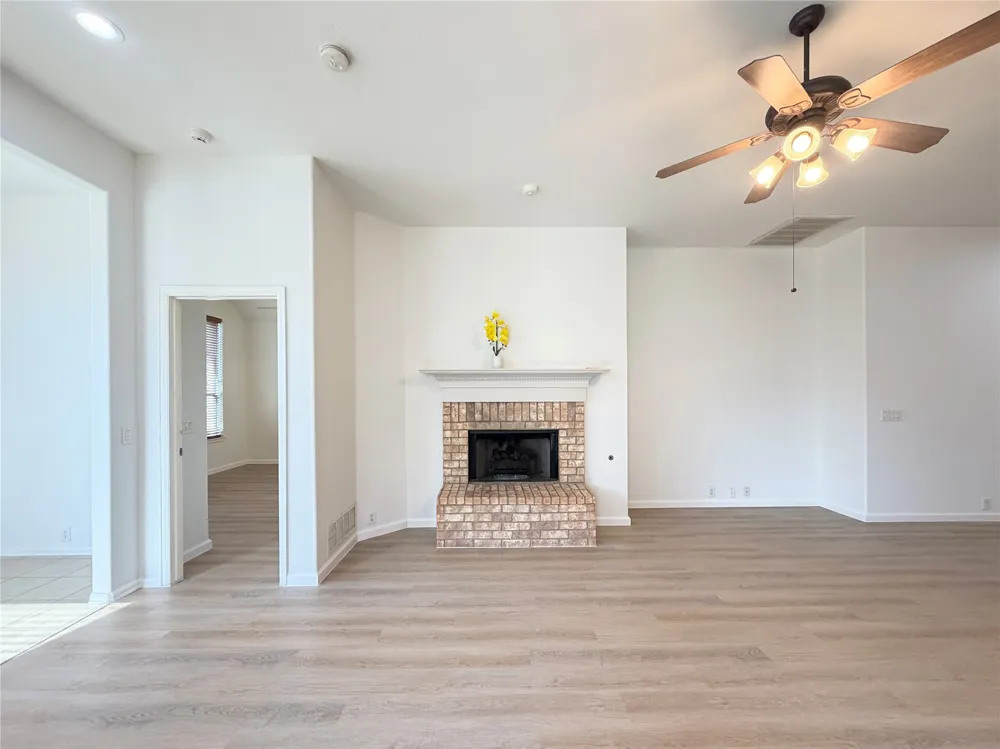 2811 Barco Grand Prairie, TX 75054